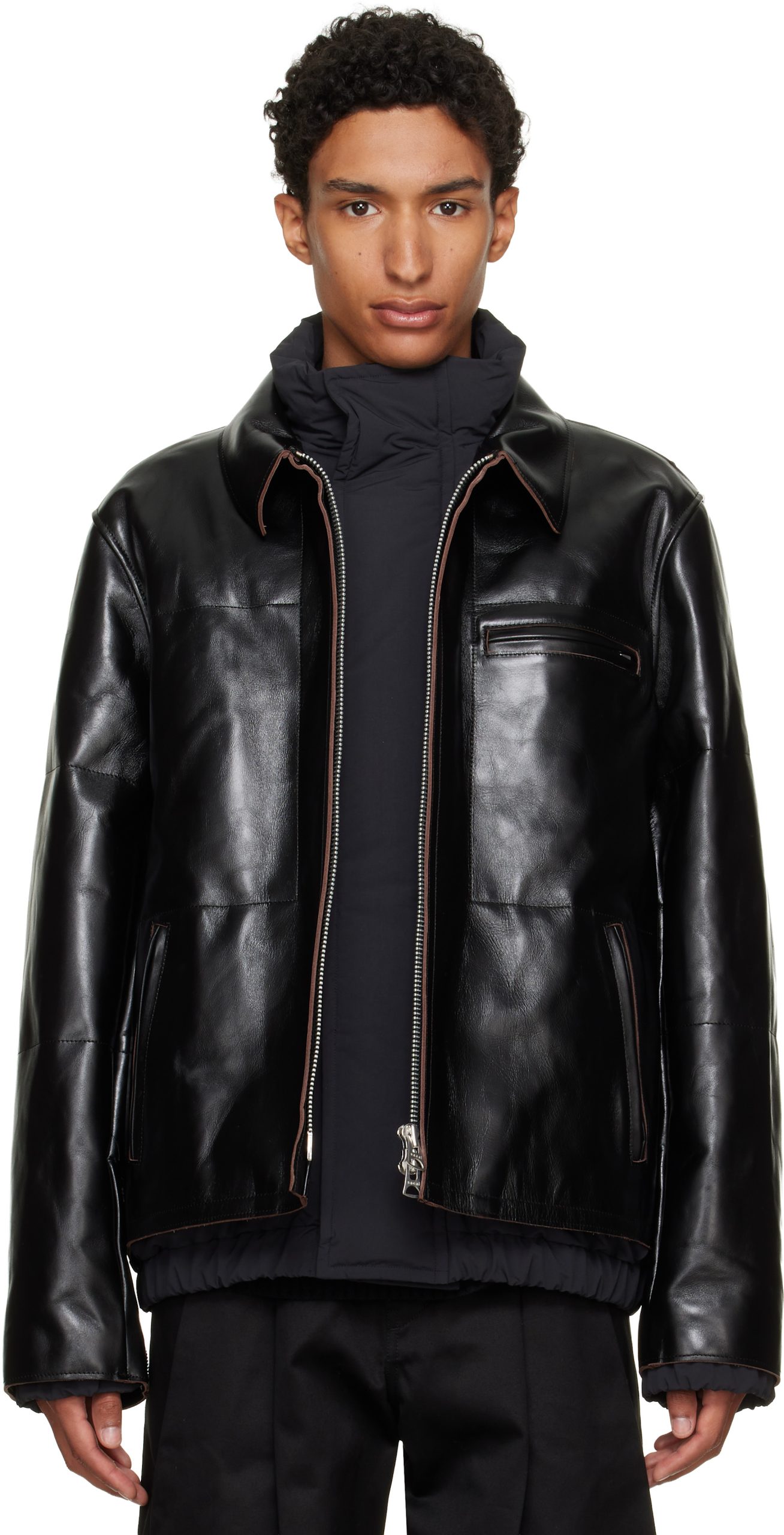 blouson-921hib-1.jpg sacai: Blouson noir en cuir rembourré en duvet | SSENSE France – Image 1