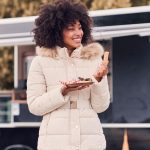 Blouson matelassé avec capuche à bord amovible et ceinture... blanc chine | GEMO