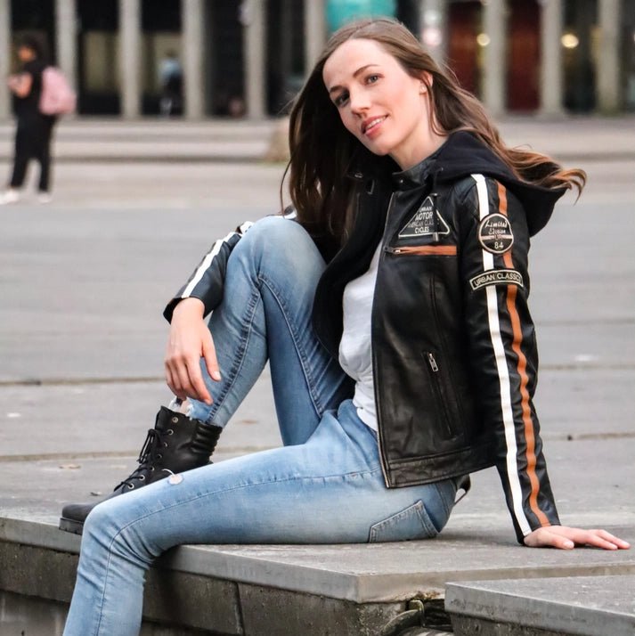 blouson-pour-femme-667fqa-1.jpg Blouson cuir moto rétro chic pour femme | LEGENDARY 58™ – Image 1