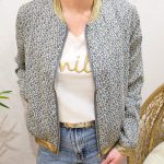 Bombers femme écru fleurs bleues Anya Veste florale tendance | Coindesfilles