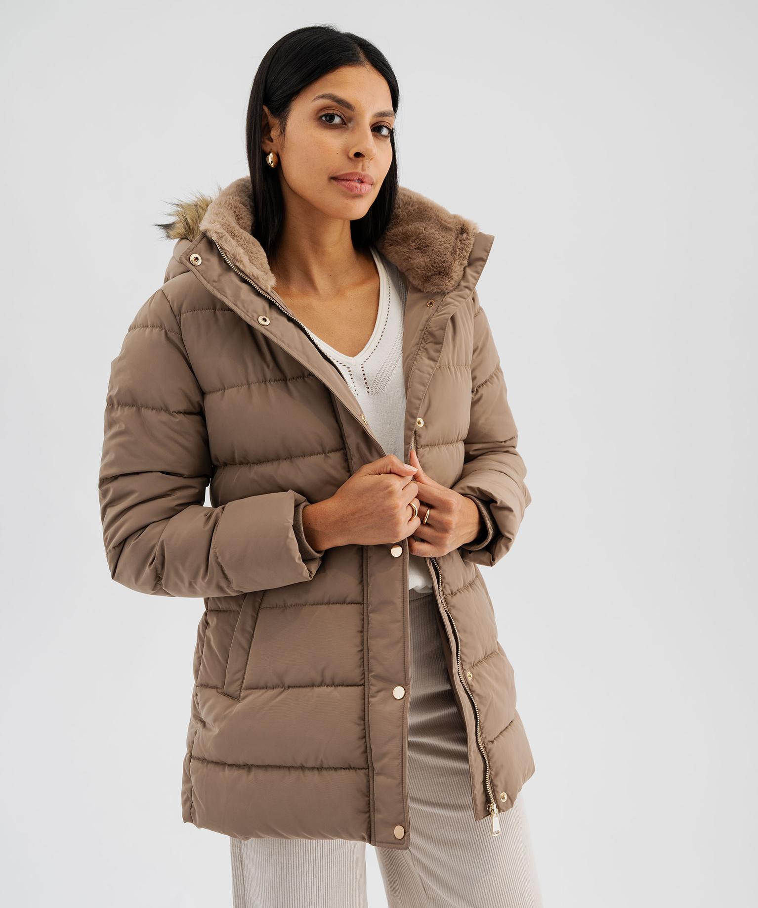 doudoune-femme-longue-368rzm-1.jpg Doudoune mi longue à capuche femme taupe | GEMO – Image 1