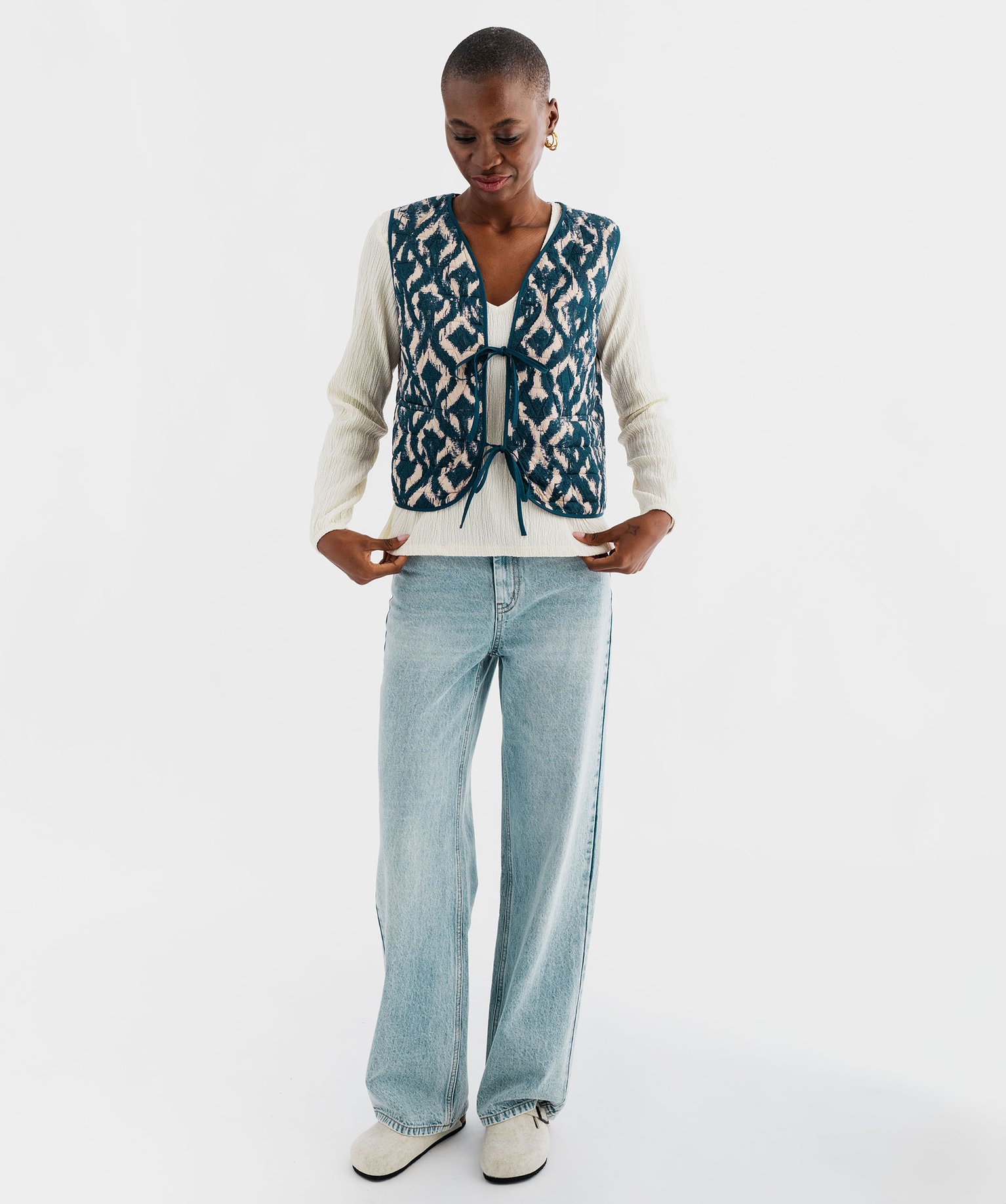 gilet-sans-manche-460ocw-1.jpg Gilet sans manches à motif ethnique femme bleu | GEMO – Image 1