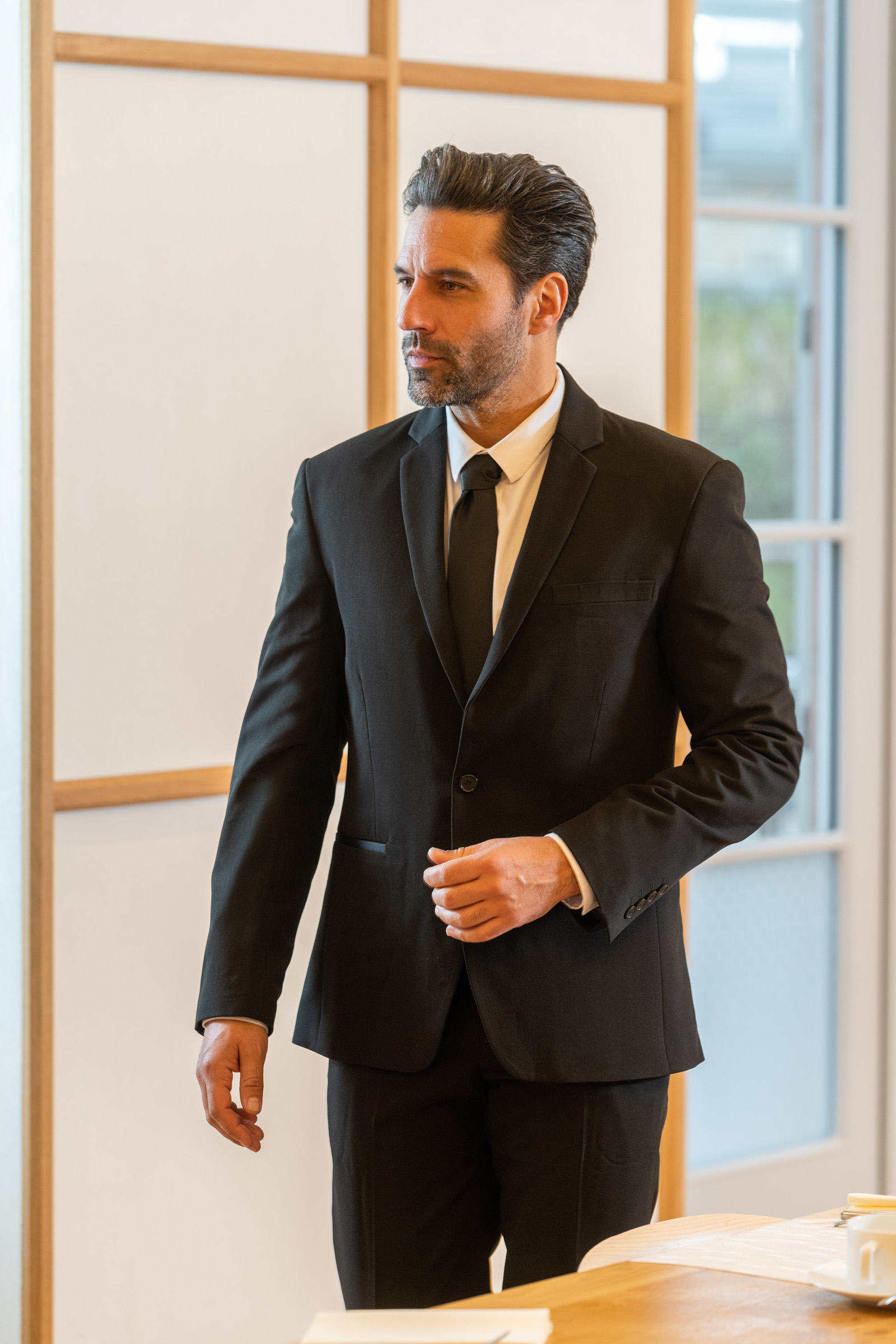 homme-en-veste-296syi-1.jpg Veste de costume hôtellerie homme l LEO – Image 1