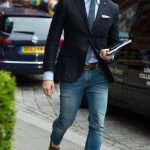 blazer homme veste noire chemise blue cravate jean classique