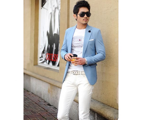 homme-en-veste-970uar-1.jpg Veste de Costume Blazer Cintré pour Homme Bleu Ciel 1 Bouton – Image 1