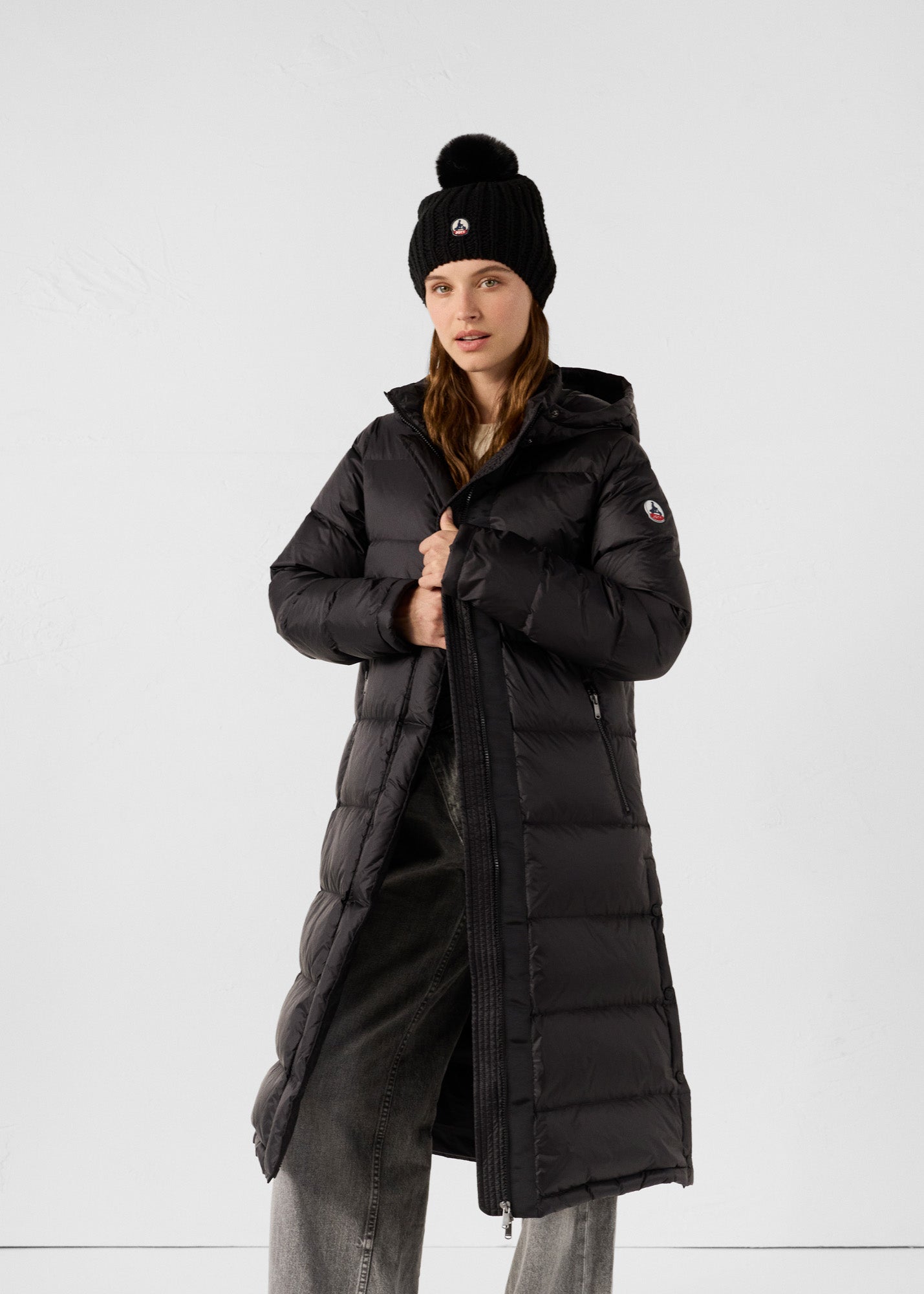 longue-doudoune-femme-043uxu-1.jpg Doudoune longue à capuche Grand Froid Noir Karachi – Image 1