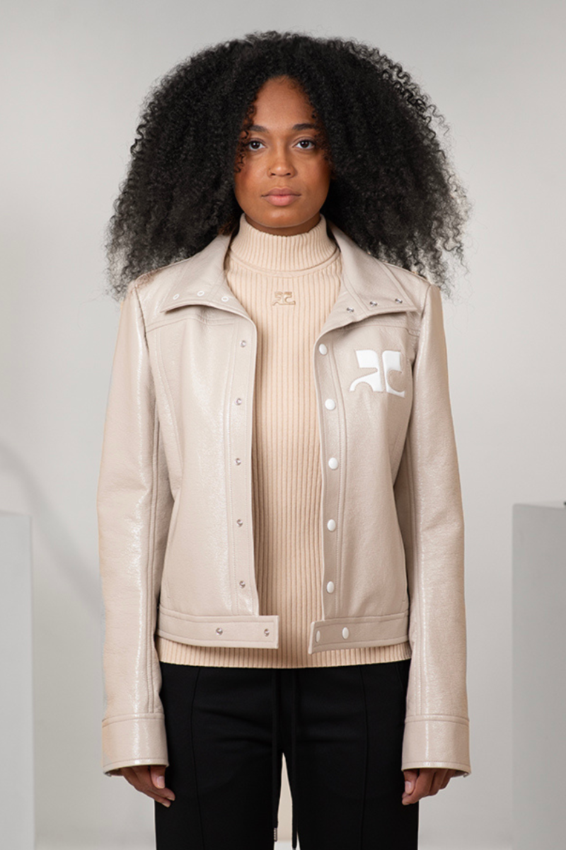 veste-courreges-668uzr.png Veste Réédition en Vinyle Écru COURRÈGES – Image 1