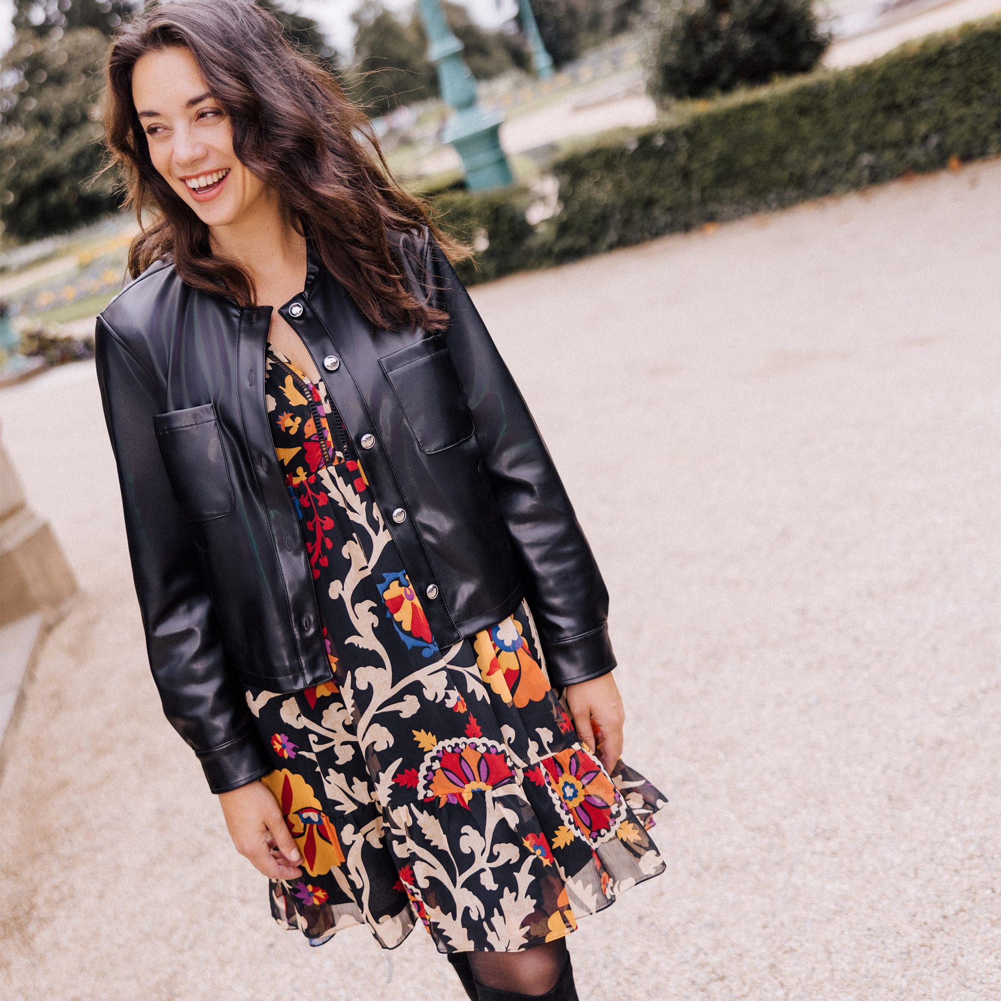 veste-en-cuir-femme-547vfp-1.jpg Blouson cintré simili cuir noir femme – Image 1