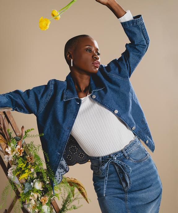 veste-en-jean-femme-618nfz-1.jpg Veste en jean fluide avec motifs brodés ajourés femme bleu | GEMO – Image 1