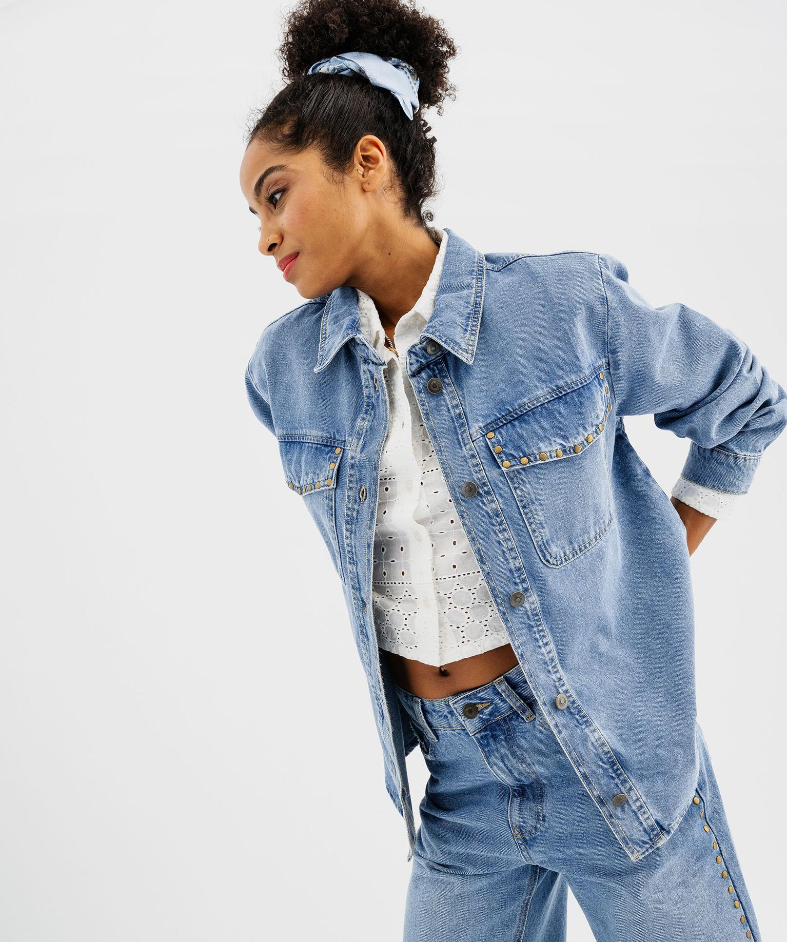 veste-en-jean-femme-946sqv-1.jpg Veste en jean forme chemise avec clous femme denim | GEMO – Image 1