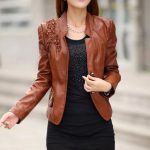 Blouson simili cuir pour femmes avec épaules motif à carreaux