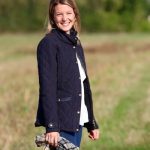Veste matelassée femme bleu foncé et tweed – imperméable et chic – 180 €