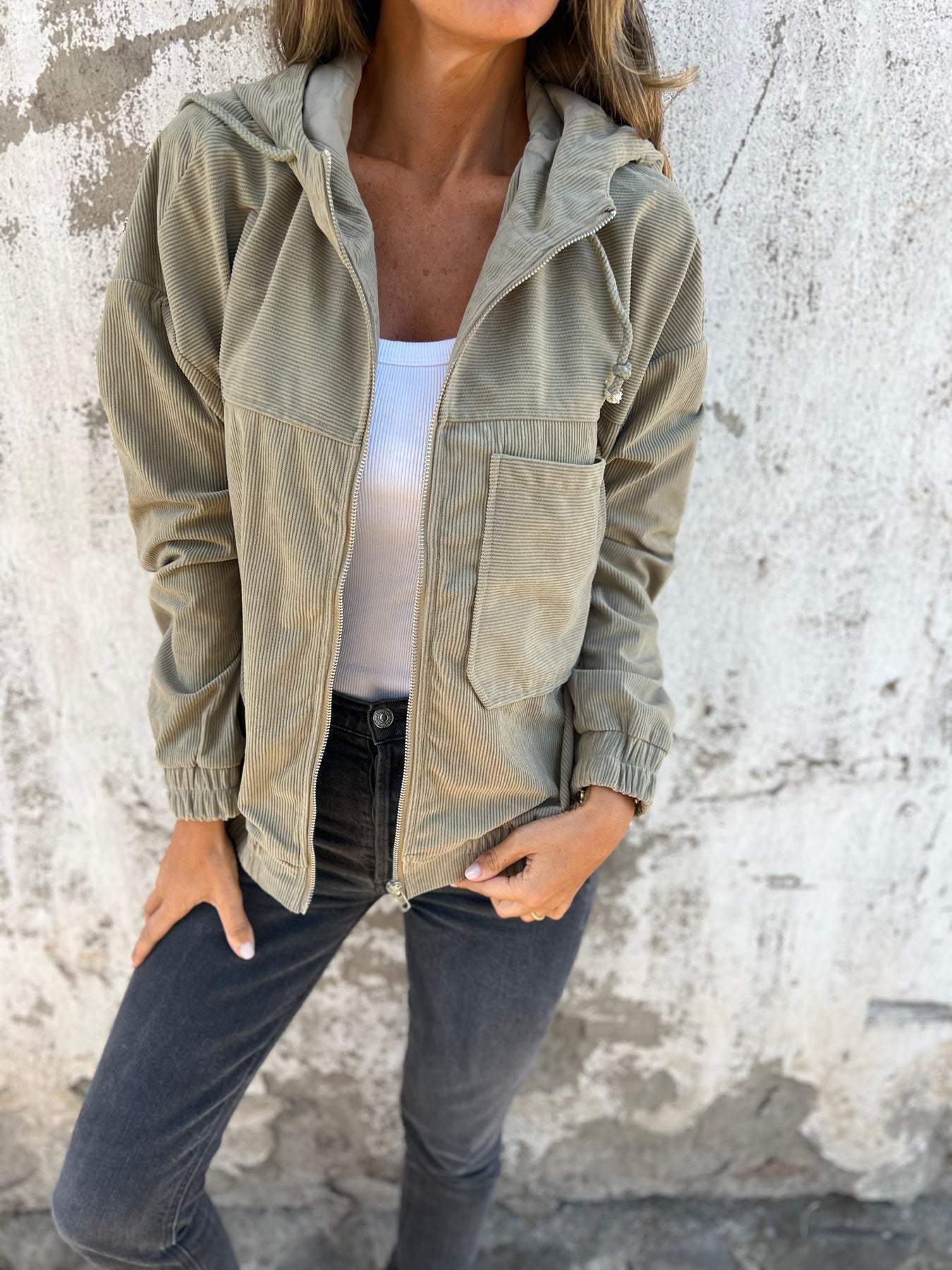 veste-mi-saison-femme-051wzc-1.jpg Veste Velours Côtelé Femme Mi Saison Légère et Chic – Image 1