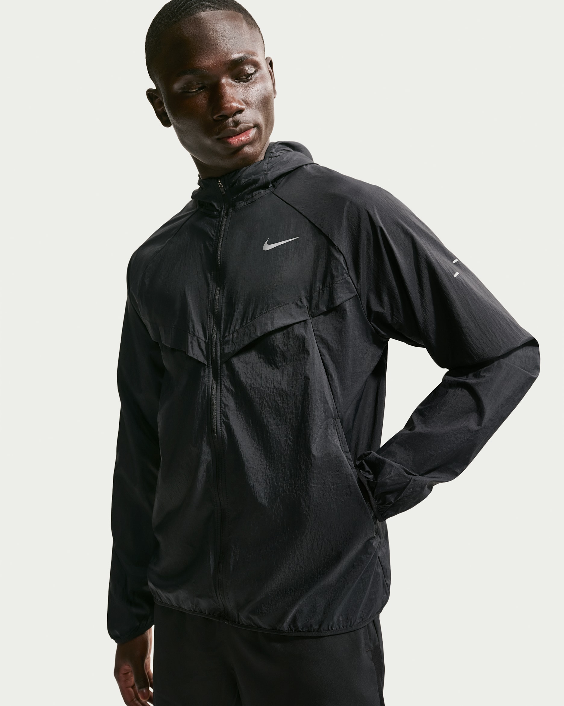 veste-running-579aed-1.jpg Veste de running déperlante anti UV Nike Stride pour homme Midnight Navy/Midnight Navy – Image 1