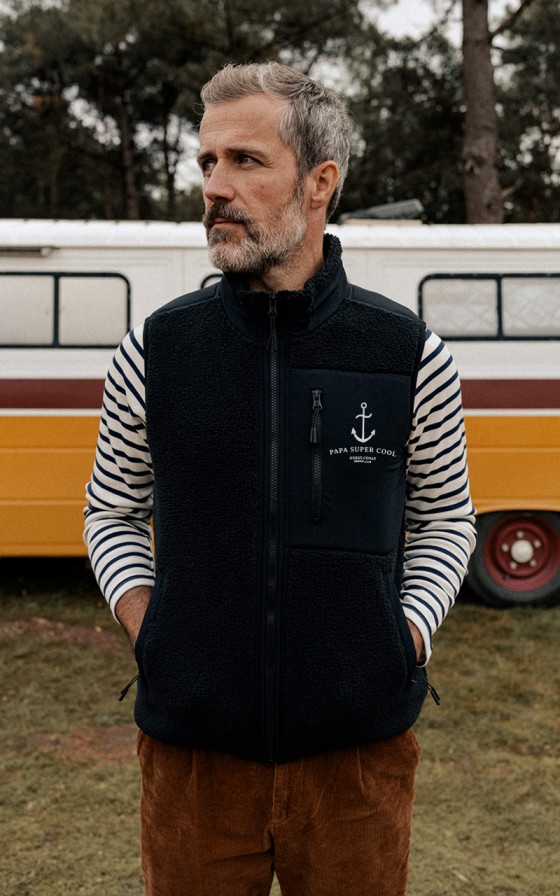 veste-sans-manche-853lkf-1.jpg Veste Sherpa sans manche homme Ancre Héritage Personnalisable – Image 1