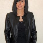 veste courte en cuir noir avec col rond pour femme