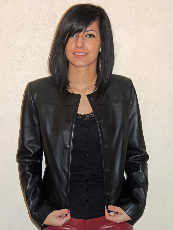 vestes-en-cuir-femme-701vkn-1.jpg veste courte en cuir noir avec col rond pour femme – Image 1